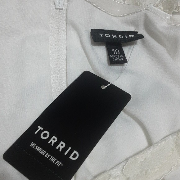 NWT Torrid Ivory Lace Hi-Low Maxi Dress Elegant Flowy Cold Shoulder US 10 M/L - Picture 15 of 17